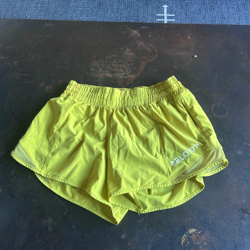 PELOTON • Lululemon Hotty Hot 4” Shorts